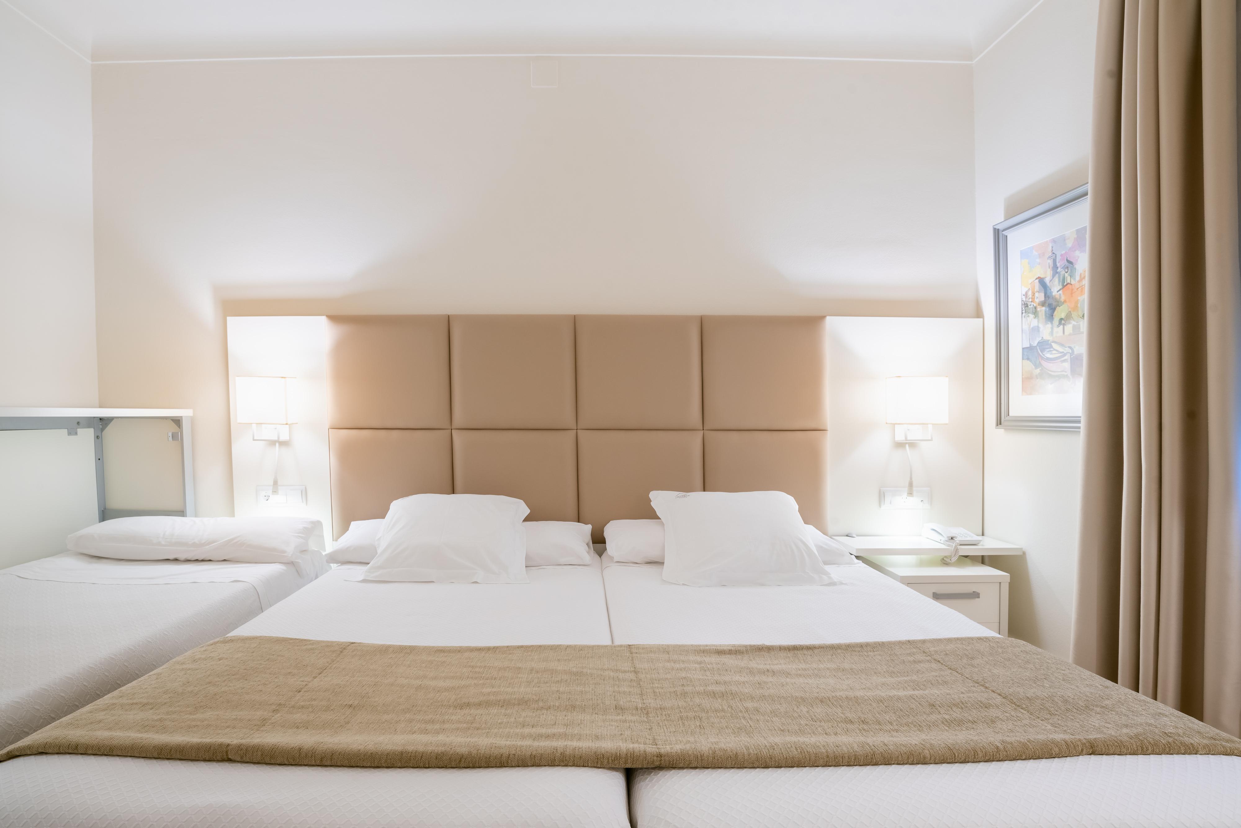 Hotel Pirineos Figueres By Pierre & Vacances المظهر الخارجي الصورة
