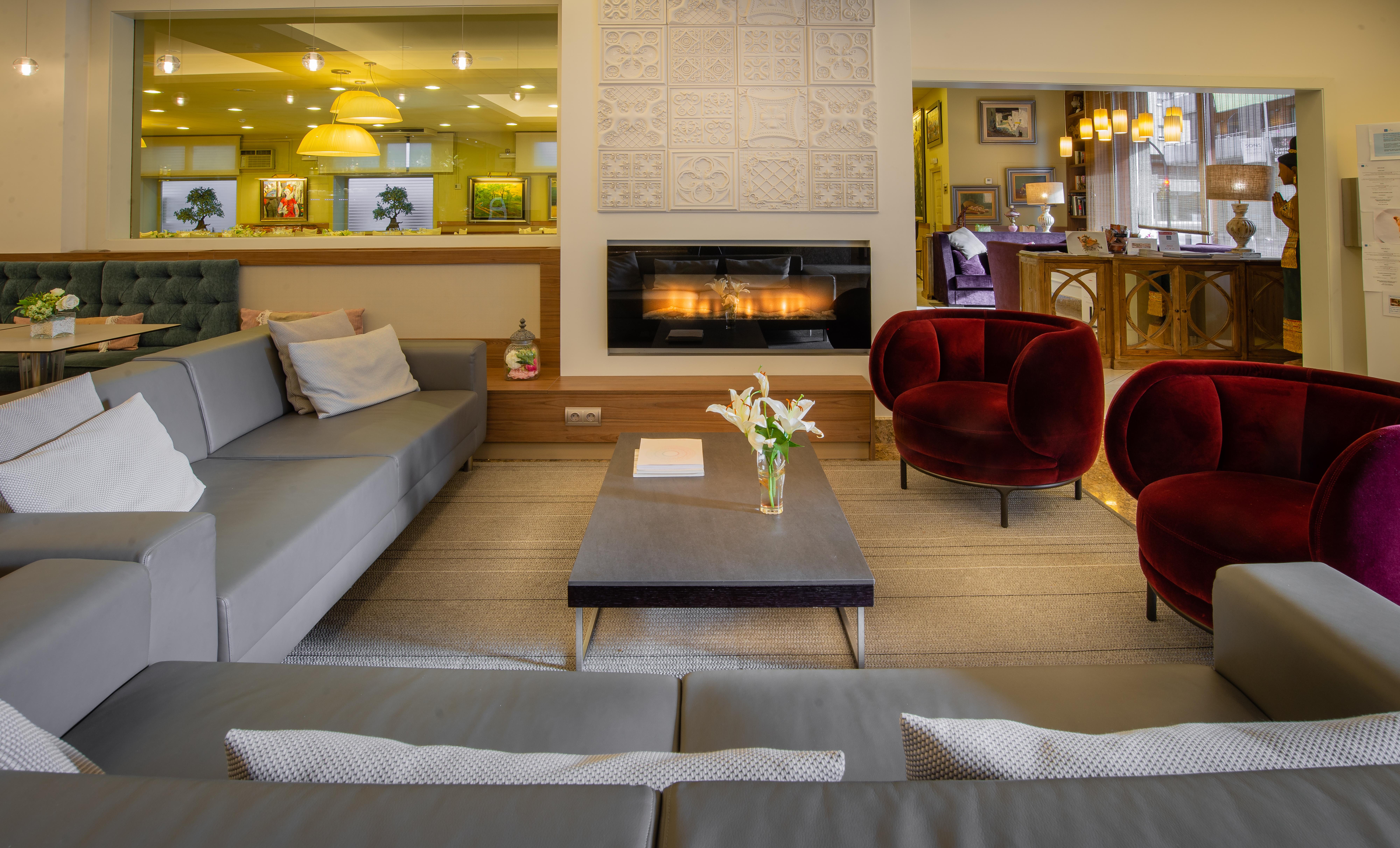Hotel Pirineos Figueres By Pierre & Vacances المظهر الخارجي الصورة